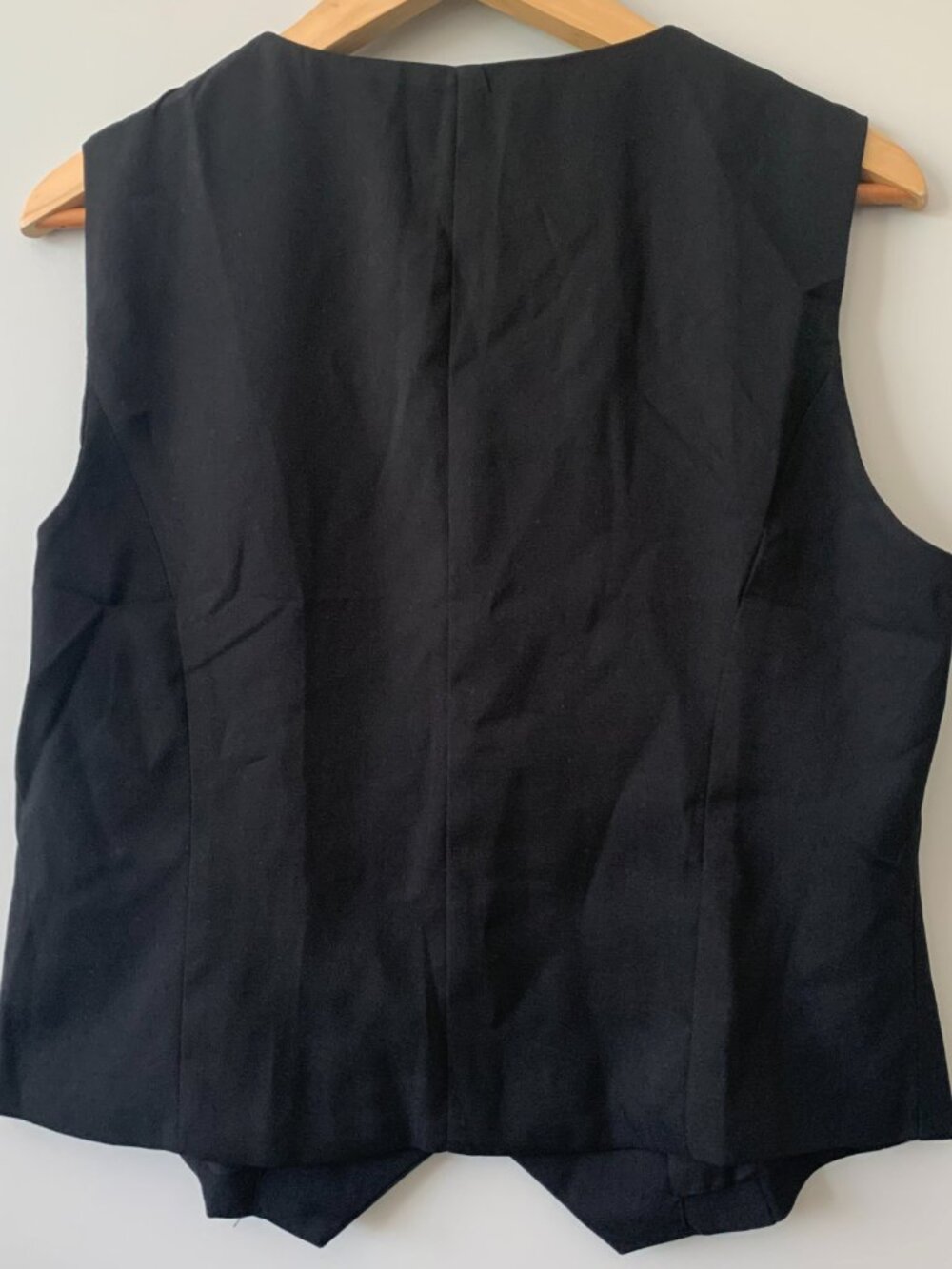 Black v-neck vest - Picture 4 of 7